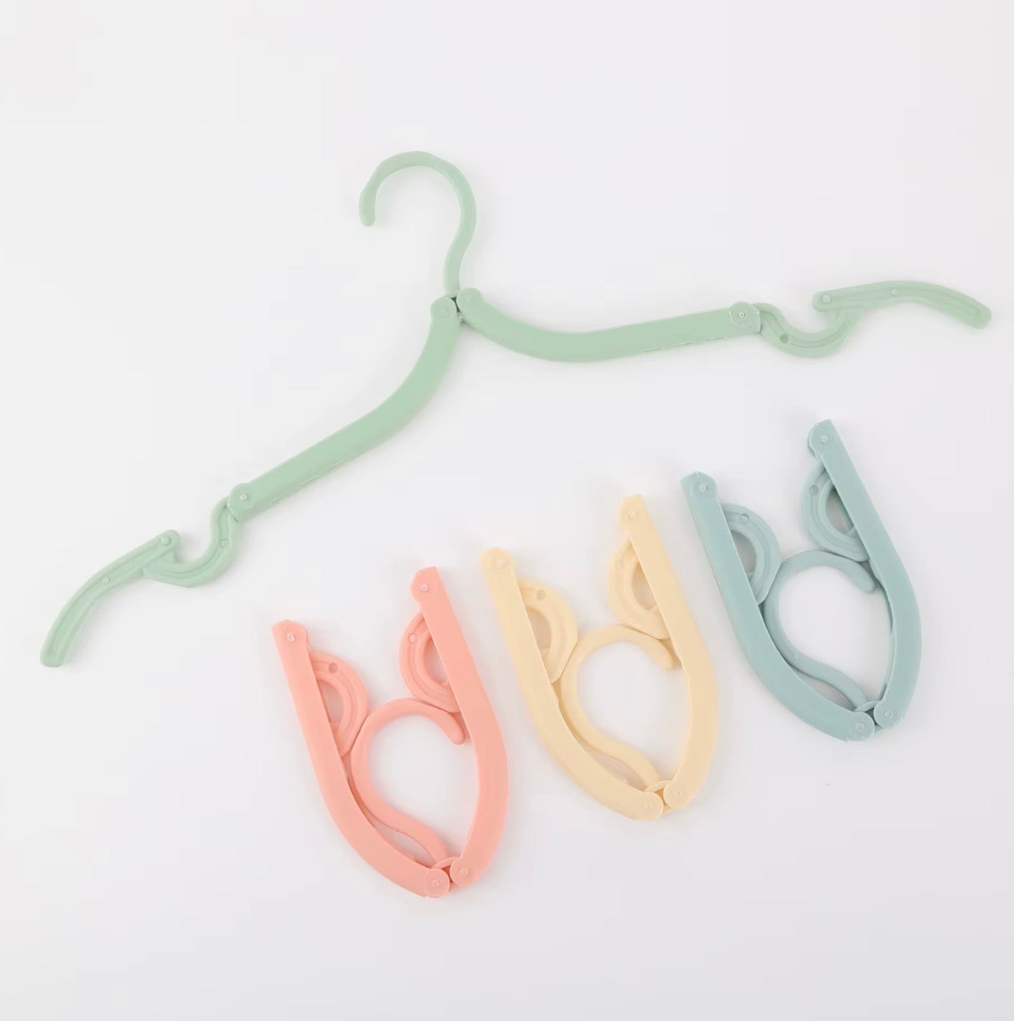 FOLDING CLOTHES HANGERS INCORPORATING CLOTHES PEGS